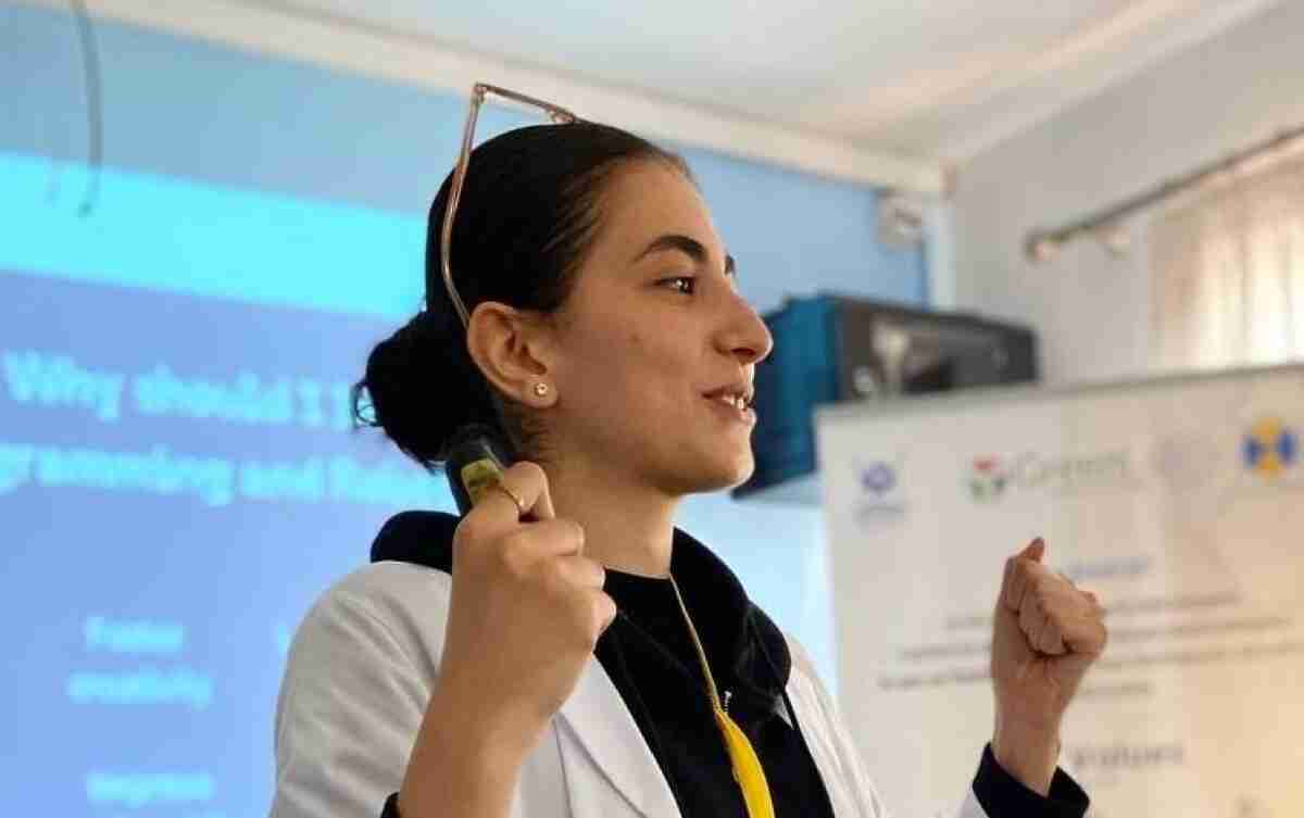 Farah teaching a robotics class
